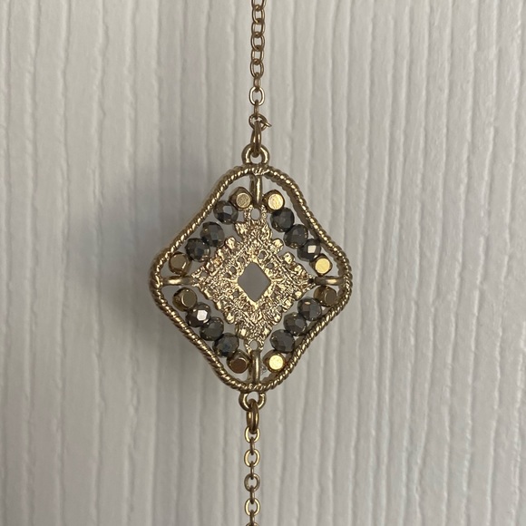 Beaded Pendant Necklce - Picture 1 of 2